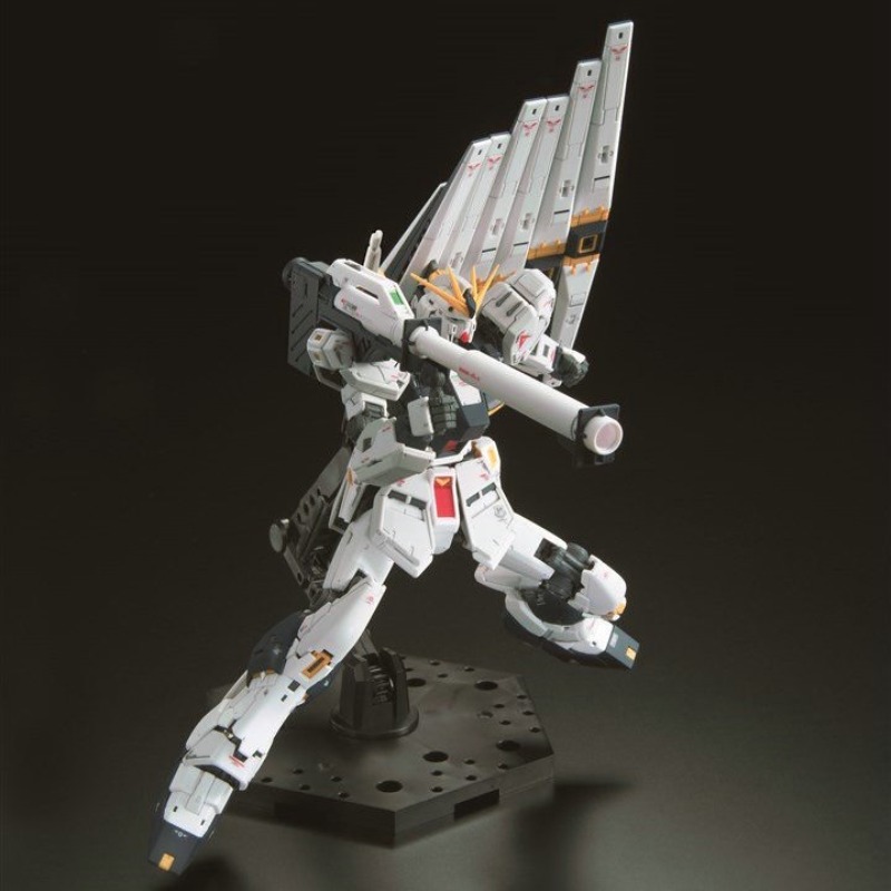 En stock: Kit de modelo Gunpla - Bandai Model Gundam Rg reseña y precio
